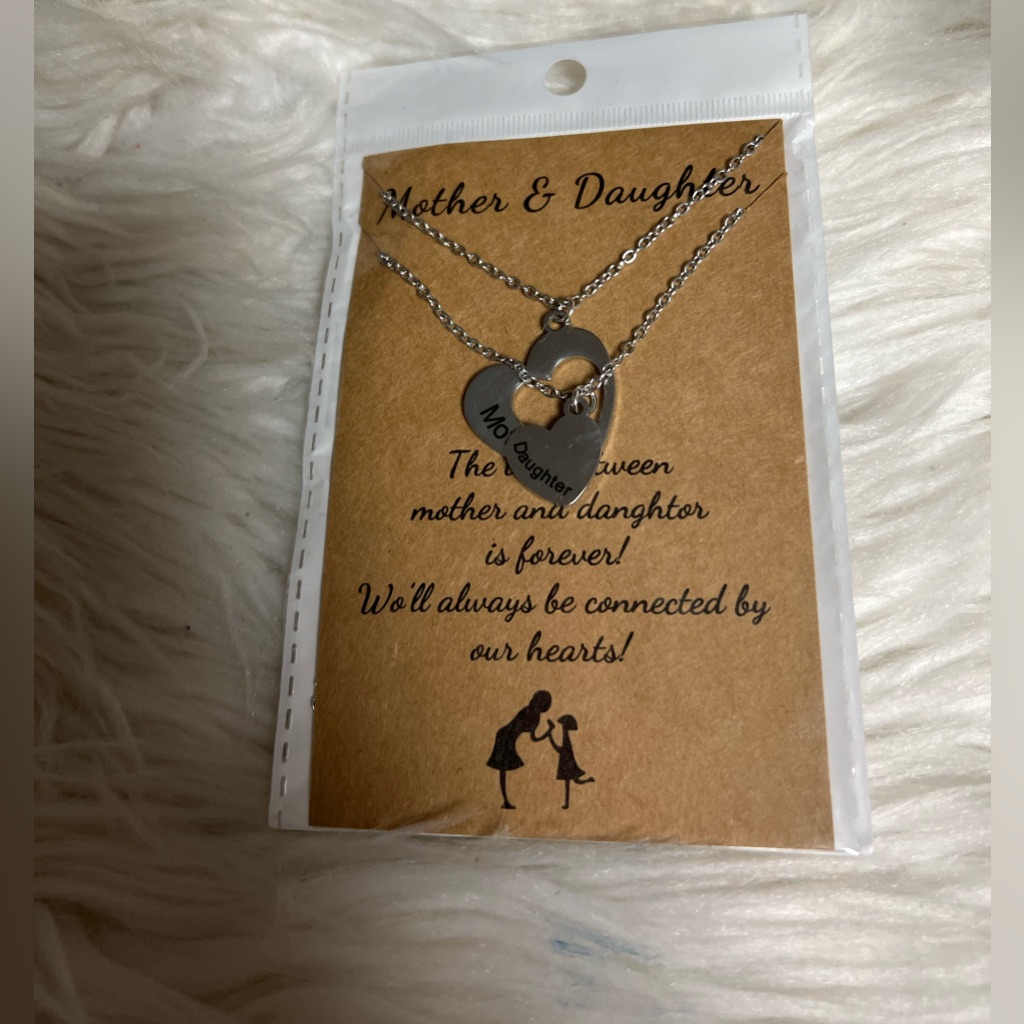Brand New Mother And Daughter Necklace Set